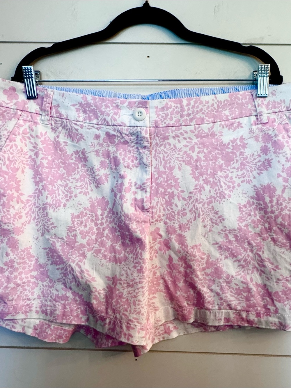 Crown & Ivy  Pink Floral Chino Shorts size 14 Beautiful! 🩷